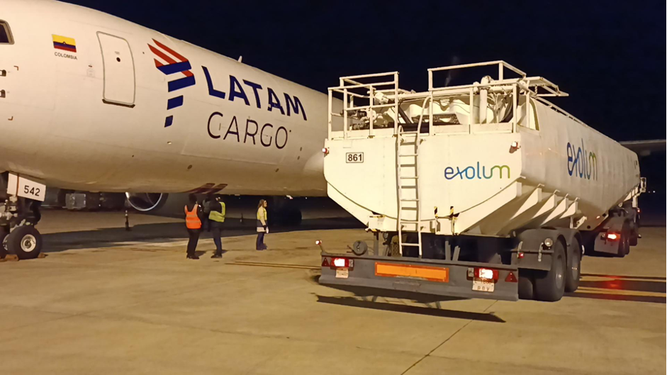 LATAM Group completes its first international flight with SAF