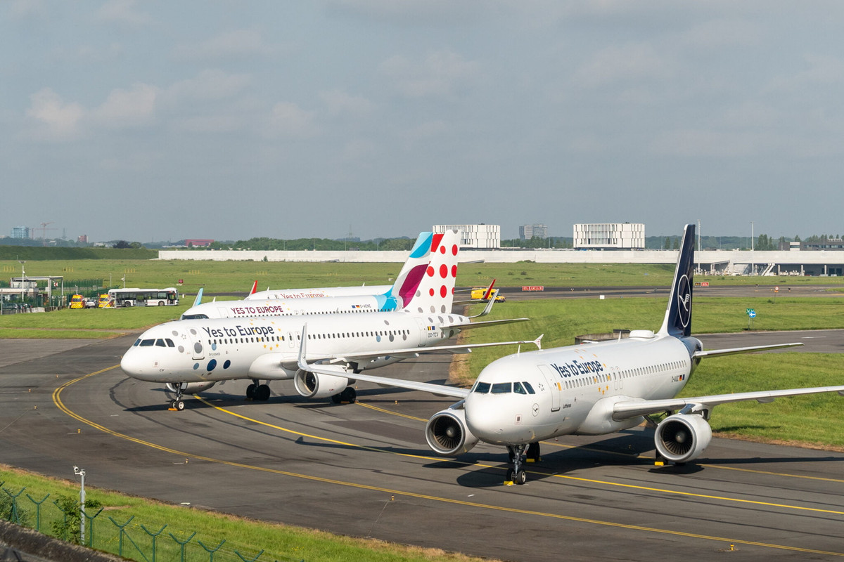 Lufthansa Team flies the flag for Europe and items four ‘Yes to Europe’ aircraft in Brussels