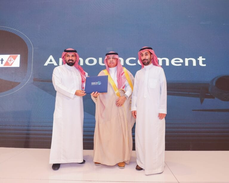 Mr. Hamad AlHemeed, CEO of Swissport Saudi Arabia, and His Excellency Mr. Abdulaziz bin Abdullah Al-Duailej, President of the General Authority of Civil Aviation (GACA), at the official license award ceremony in Jeddah, Saudi Arabia.